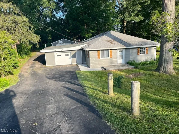 3402 Easton Rd, Barberton, OH 44203