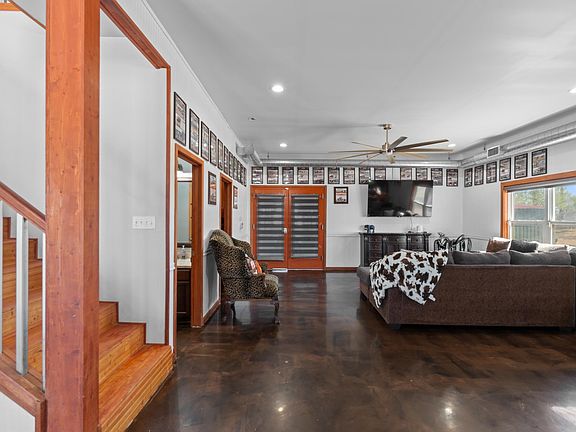 5th image of 225 Hornet Rd