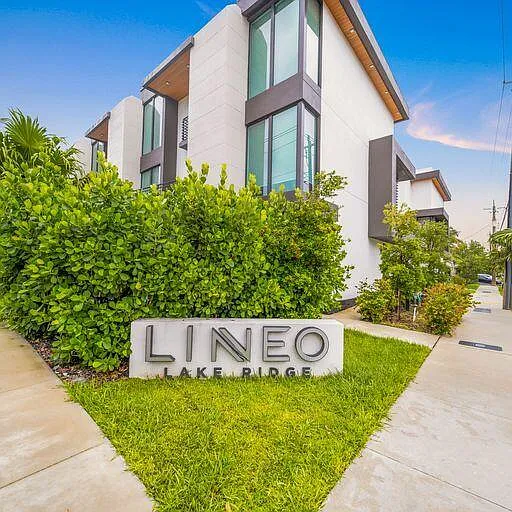 3 bed, 3.5 bath, 1988 sqft, $6,650 — Photo 3