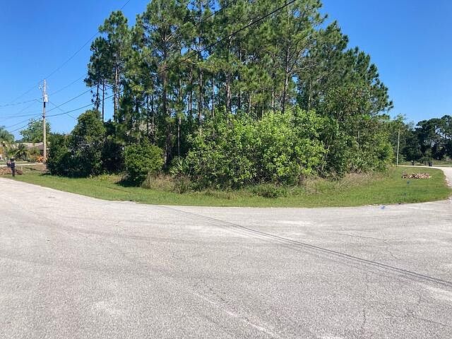 2nd image of 5845 NW Whitecap Road