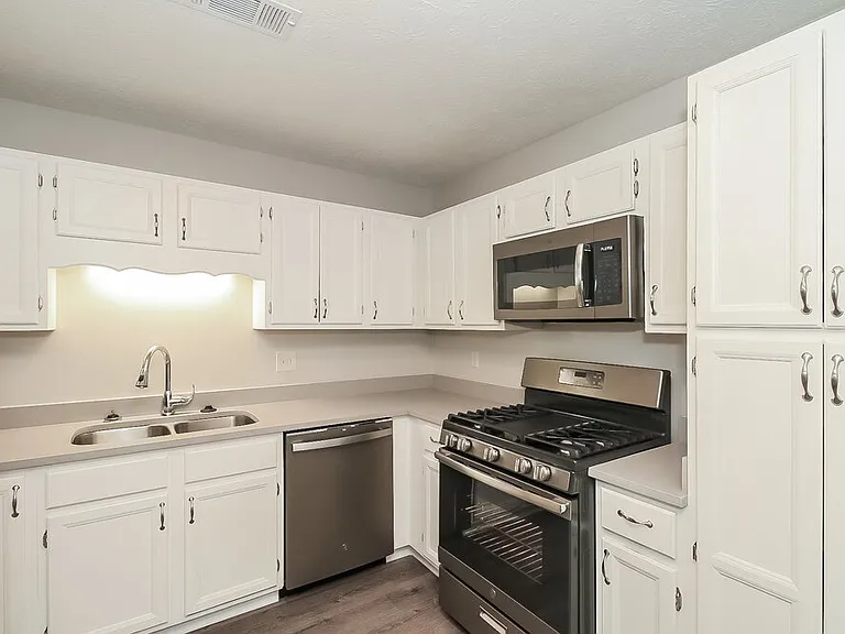 10066 Point View Dr — Photo 10