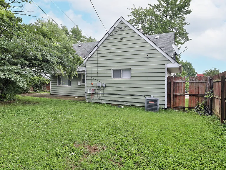 2353 Hanna Dr — Photo 32
