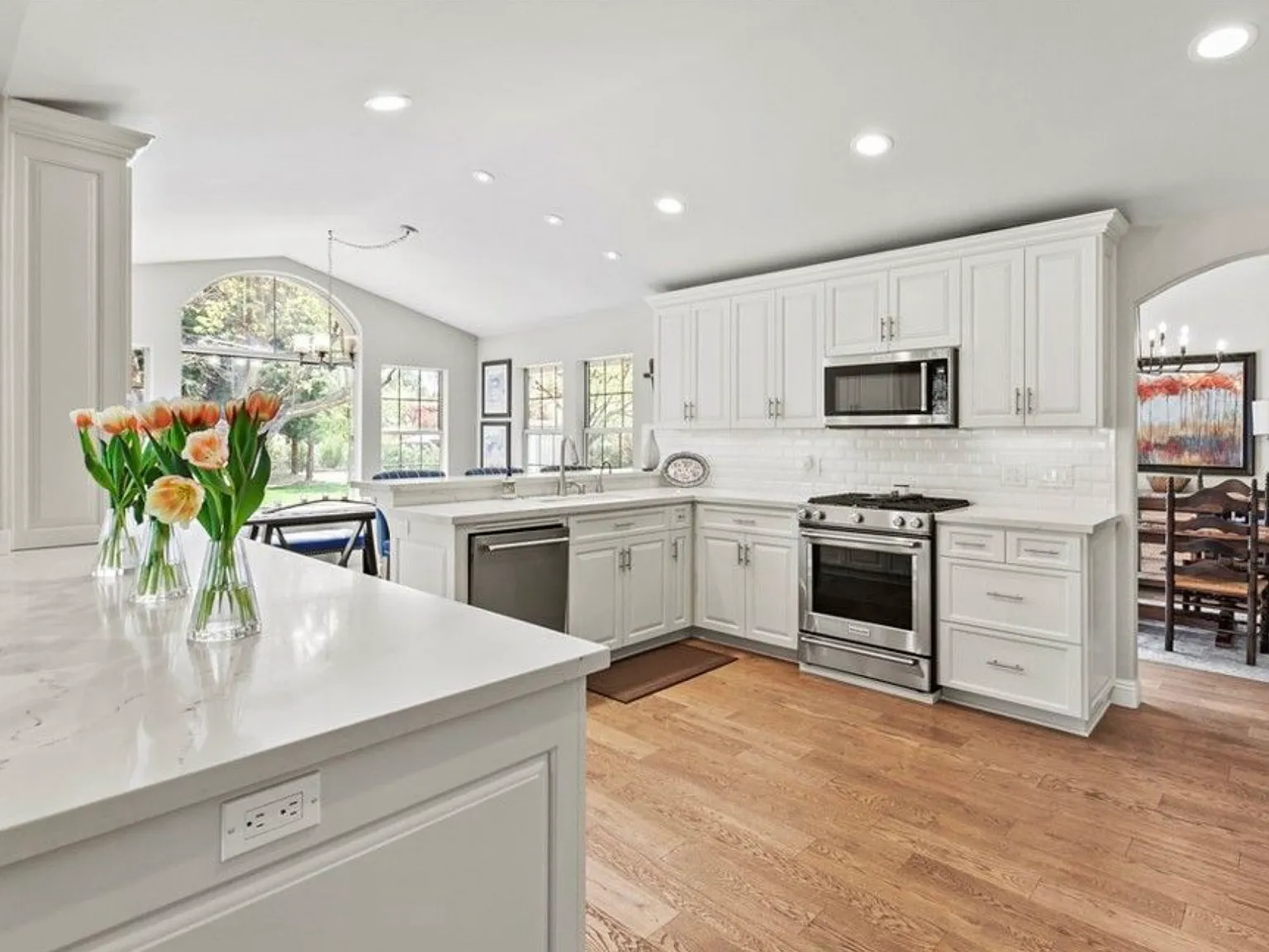 4 bed, 2750 sqft, $5,850 — Photo 3
