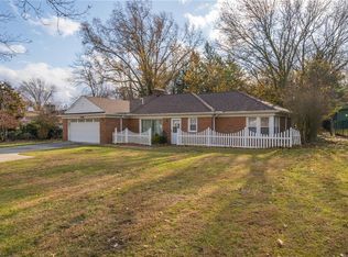 2486 Chestnut Rd, Seven Hills, OH 44131