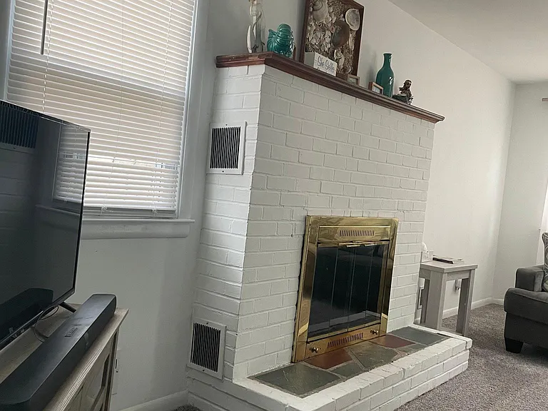 215 Simpson Ave — Photo 10