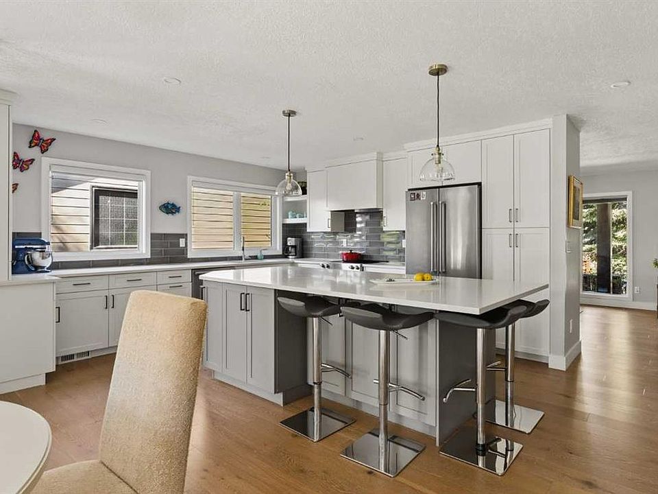1st image of 127 NW Parkglen Cres SE