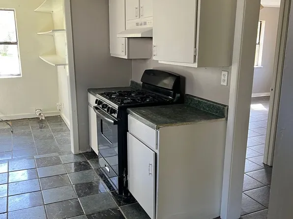 1704 S Hutchings Blvd, Longview, TX 75602
