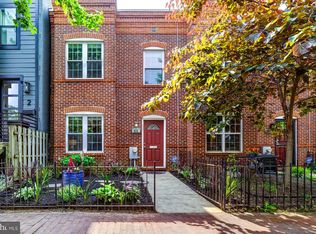 810 10th St NE, Washington, DC 20002