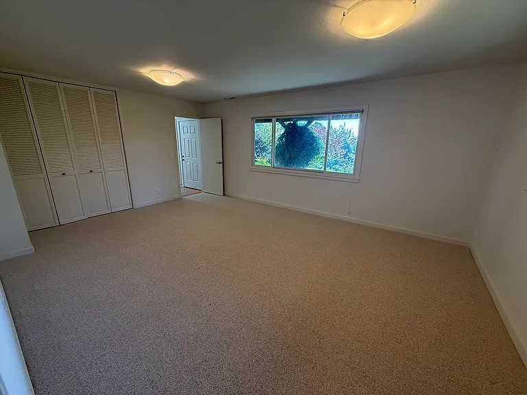 2 Lone Tree Ave — Photo 12