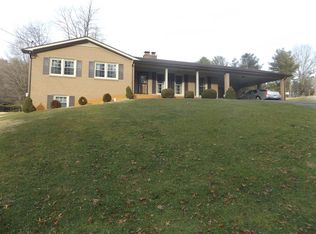 112 Sherwood Dr, Galax, VA 24333