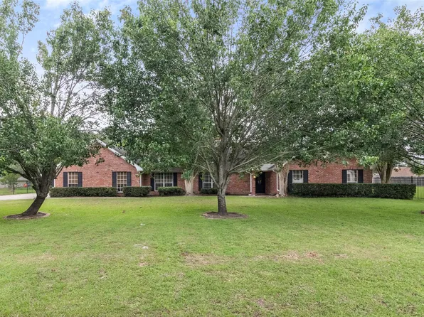 626 Meadowlark Ln, Winnie, TX 77665