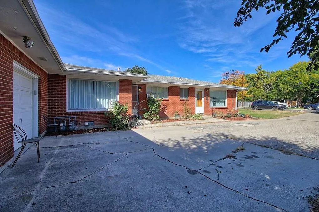 2 bed, 925 sqft, $1,395 — Photo 1