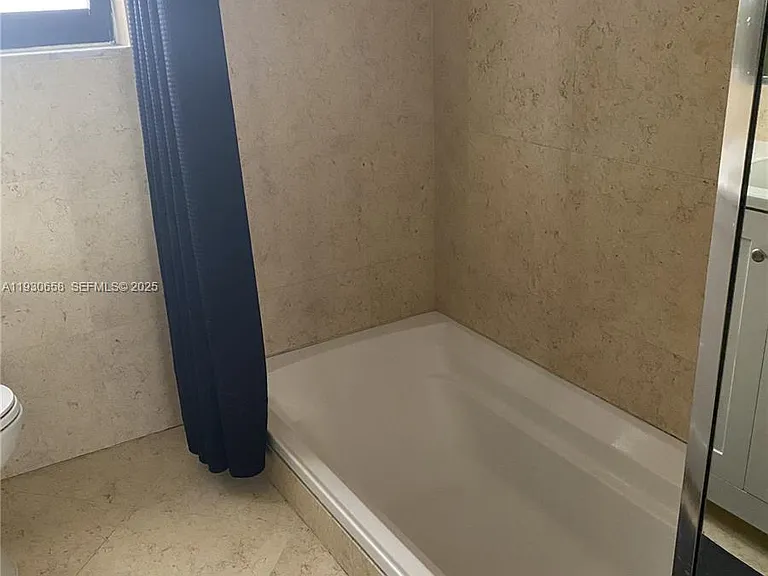 8950 Collins Ave #7 — Photo 4