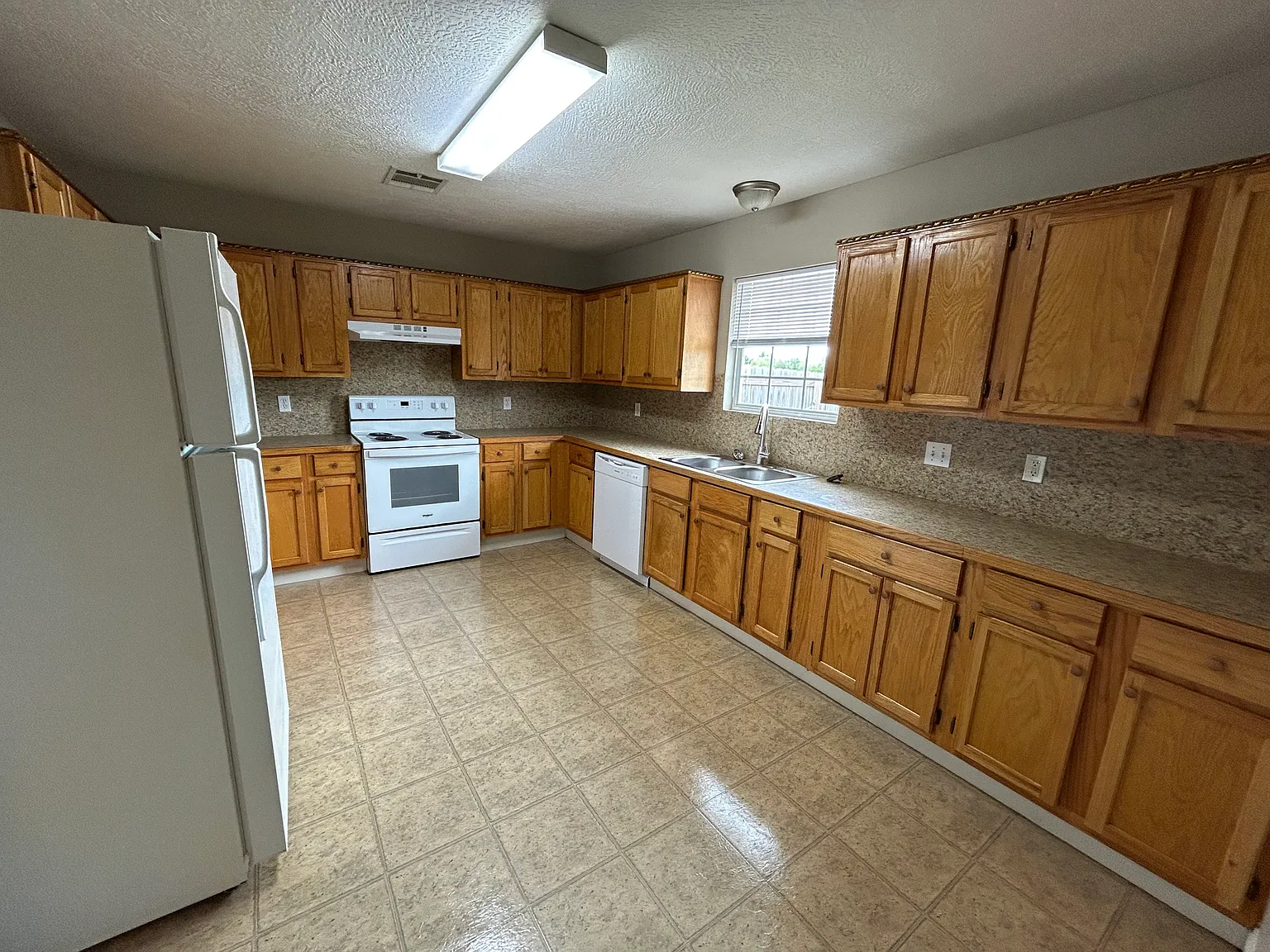 3 bed, 1800 sqft, $1,600 — Photo 3