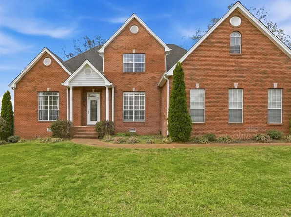 2309 Watershore Dr, Soddy Daisy, TN 37379