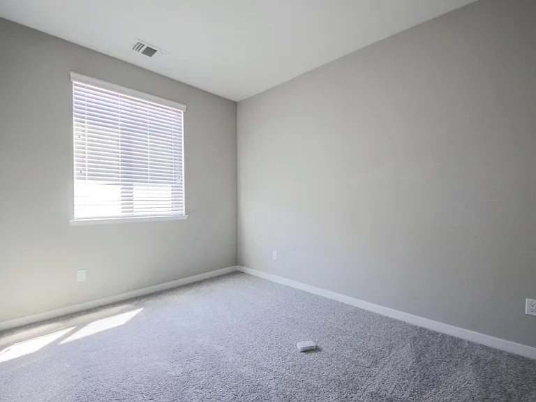 1579 Pratt Pl — Photo 20