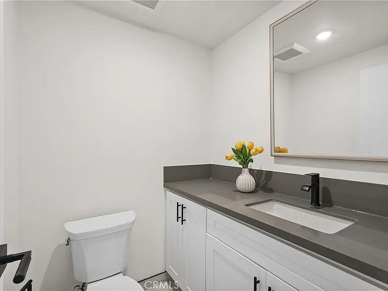 6221 Mammoth Ave — Photo 20