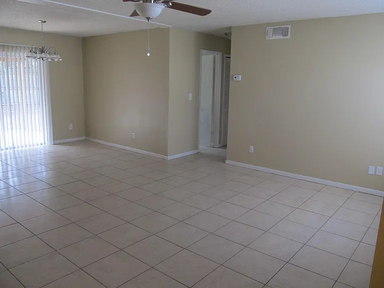 2215 Elizabeth Dr — Photo 3