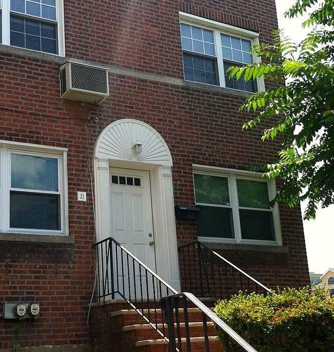 1st image of 31 Winthrop Pl