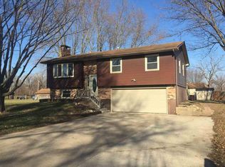 201 5th St W, Andalusia, IL 61232