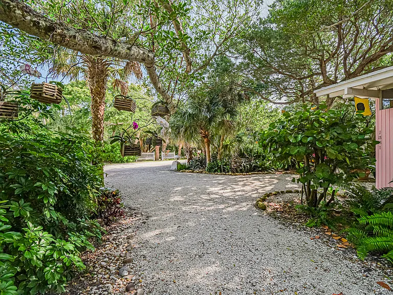 1881 E Barefoot Pl — Photo 65