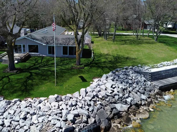 585 Pine Ln, East Tawas, MI 48730