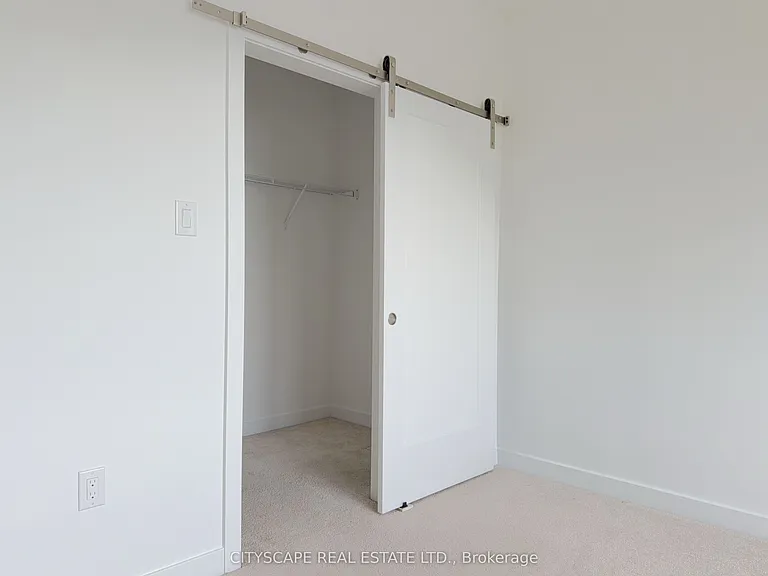 416 Dundas St S #13 — Photo 10