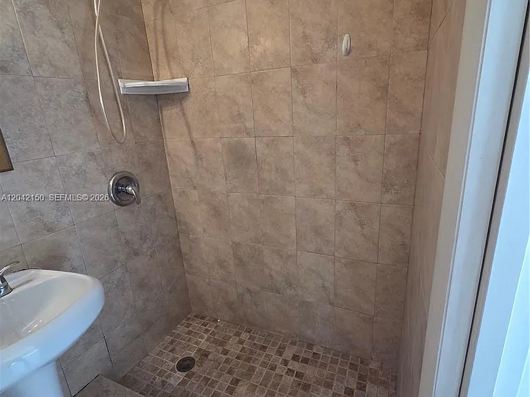 16 Allen Rd #EFFICIENCY — Photo 7