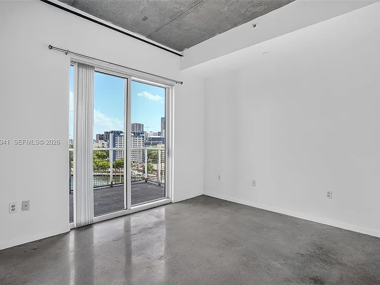 10 SW South River Dr #1010 — Photo 7
