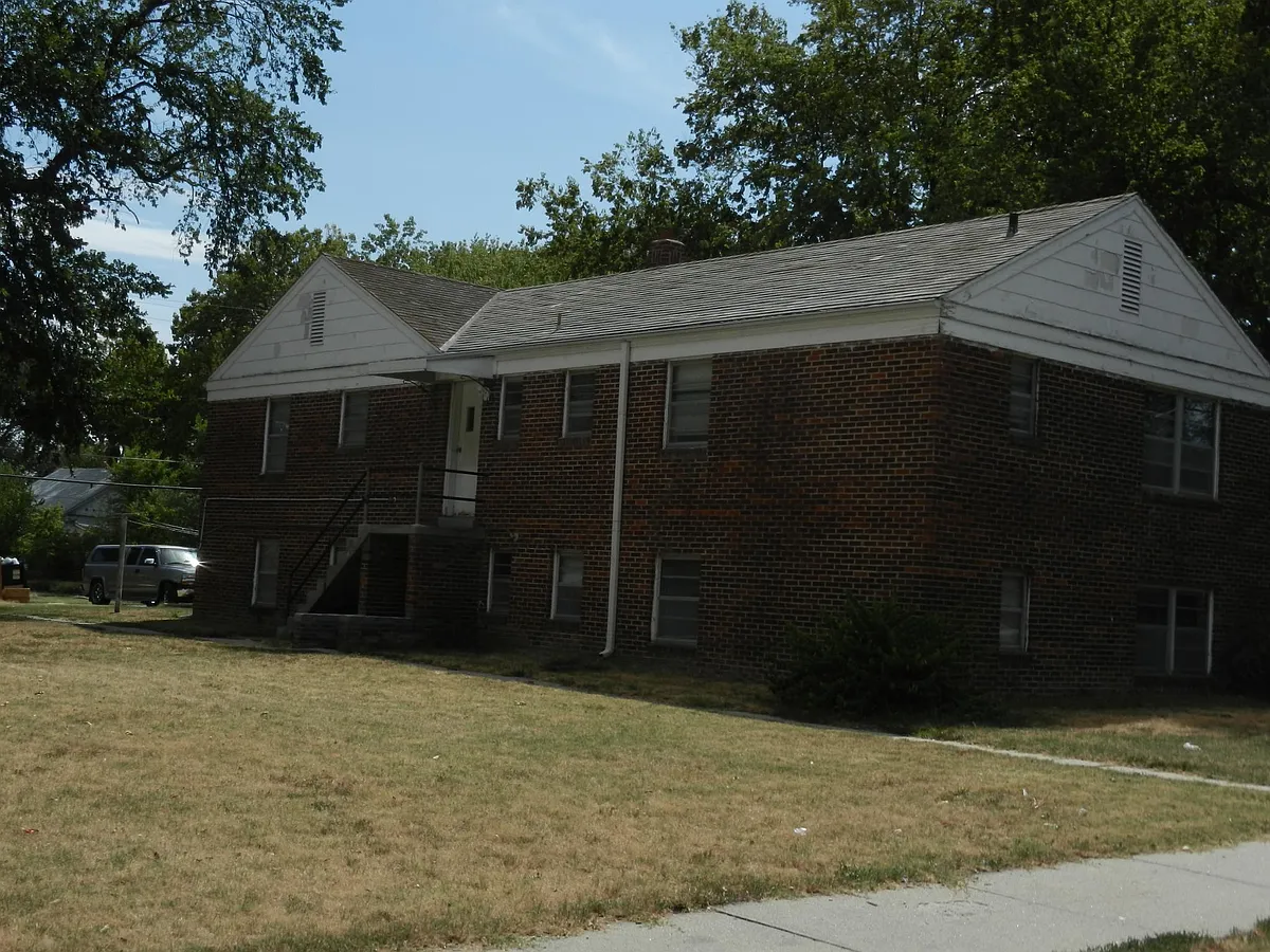 Building Photo - 125 E 4th St #3