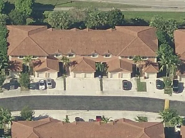 1160 NW 100th Ave, Pembroke Pines, FL 33024