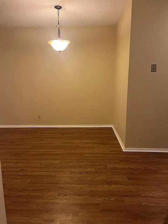 2 bed, 1.5 bath, 905 sqft, $1,450 — Photo 2