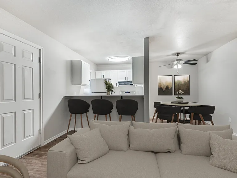 Crest River District Apartments — Photo 19