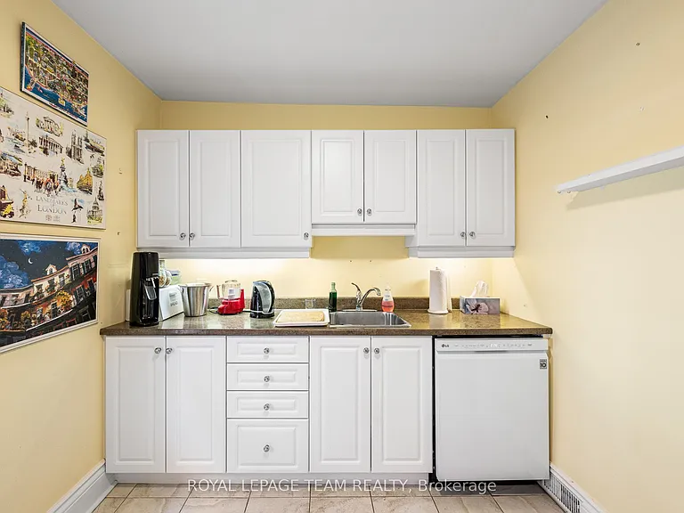 447 Holland Ave #1 — Photo 9