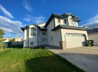 15723 85th St NW, Edmonton, AB T5Z3B6