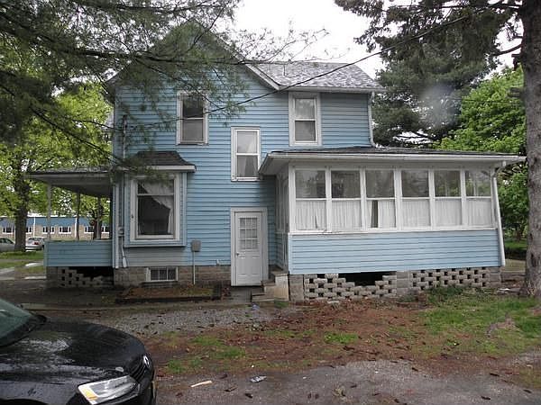2nd image of 612 N Spencer St
