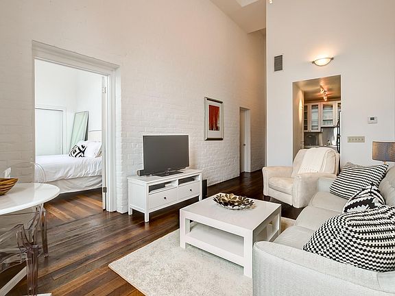 2nd image of 448 Julia St APT 412