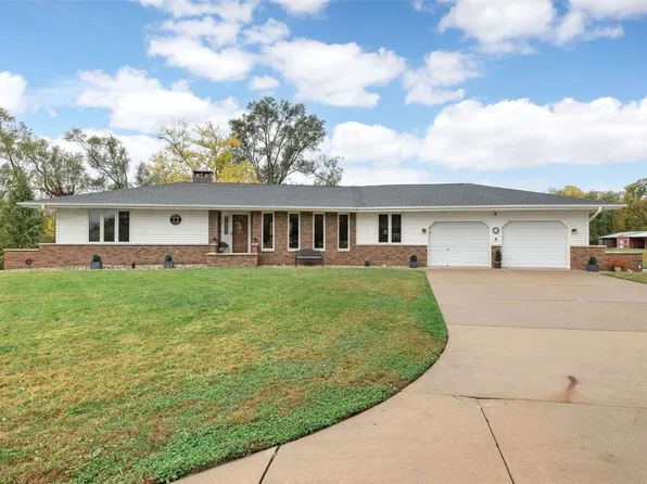 921 Rosedale Rd, Cedar Rapids, IA 52403