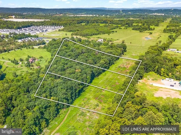 856 Weaver Ln, Martinsburg, WV 25403