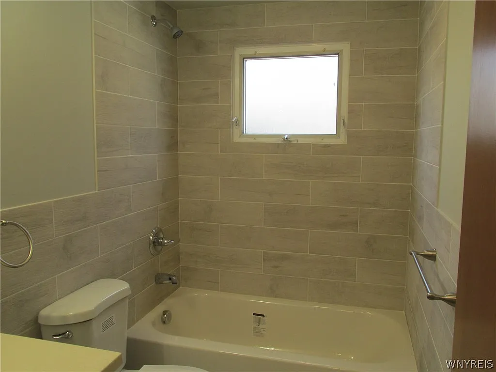 3 bed, 1.0 bath, 996 sqft, $1,500 — Photo 4