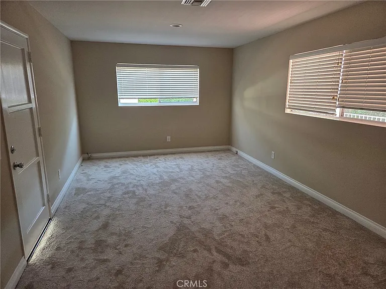 15219 Wyandotte St — Photo 11