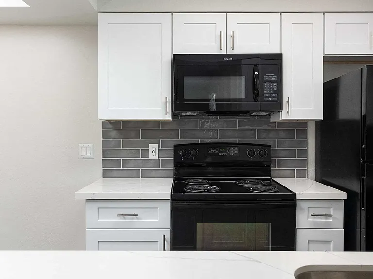 Camelback Cove Apartments — Photo 7