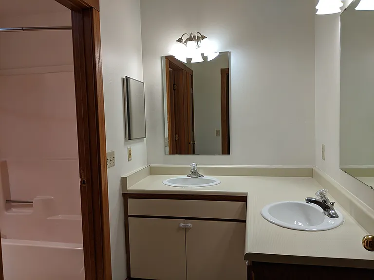 Cardinal Apartments — Photo 13