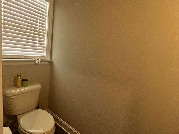5th image of 1052 Linsmore Ave