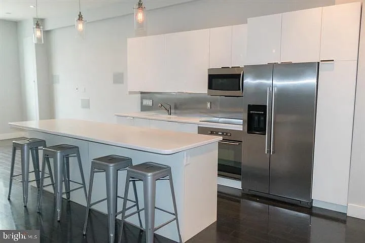 1 bed, 1.0 bath, 1698 sqft, $1,650 — Photo 4