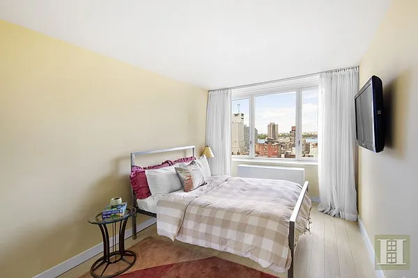 Rented by Halstead Real Estate | media 28