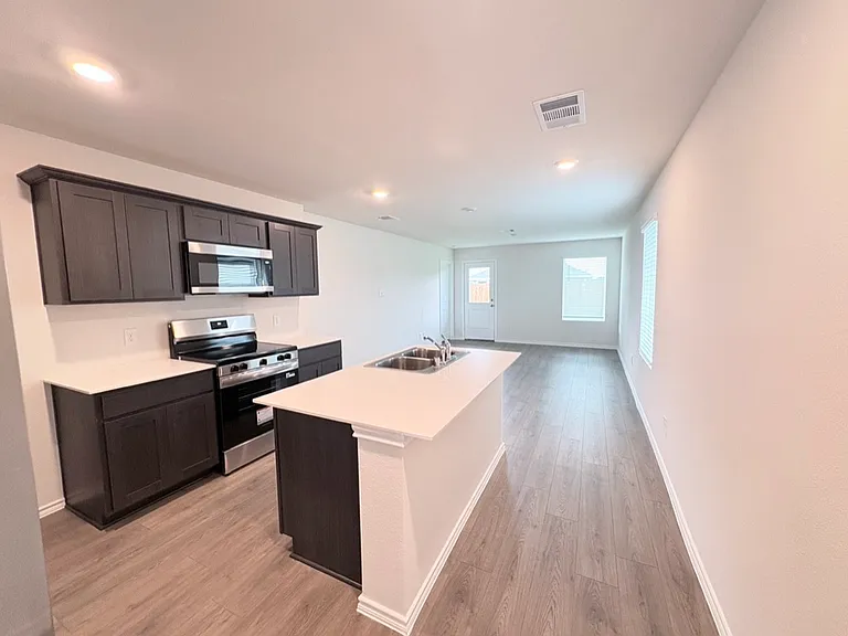1144 Northfield Dr — Photo 6