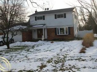 10179 Cedar Island Rd, White Lake, MI 48386