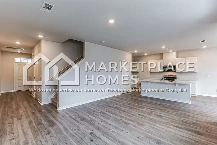 4 bed, 2.5 bath, 1821 sqft, $2,300 — Photo 3