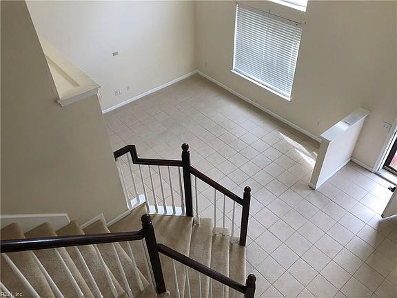 3rd image of 306 Holly Glen Dr